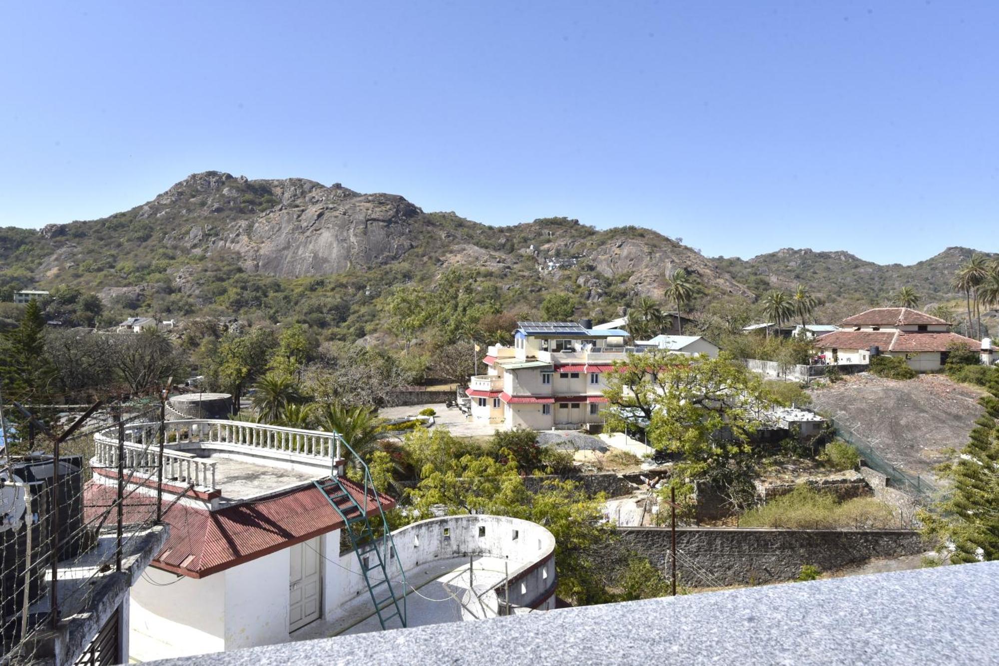 Bunglow 14, Rooms With Balcony Mount Abu Exterior photo